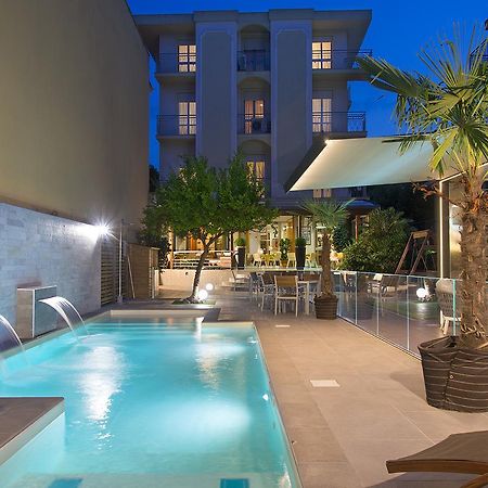 Hotel Olimpia ベラーリア・イジェア・マリーナ エクステリア 写真