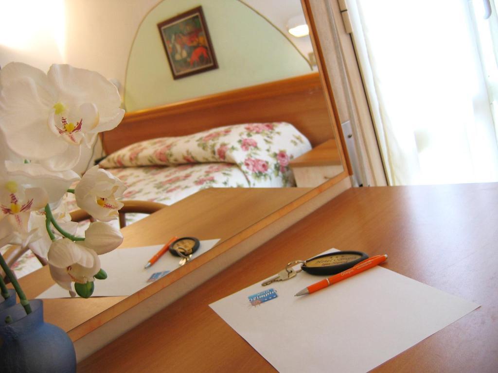 Hotel Olimpia ベラーリア・イジェア・マリーナ 部屋 写真